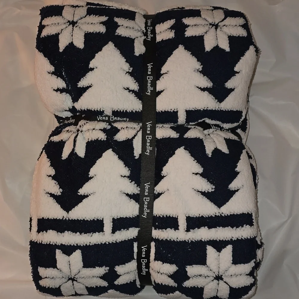 Vera Bradley Cozy Life Jacquard Throw Blanket in Fleece Navy/White Nordic Forest